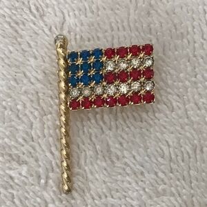 . Vintage American flag rhinestone pin brooch Gold tone metal